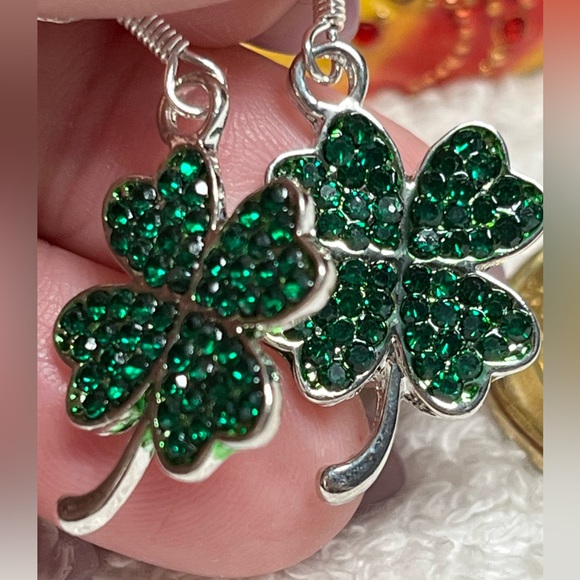 🍀 Sterling silver ear hooks -clover earrings -lucky charm - Picture 7 of 10